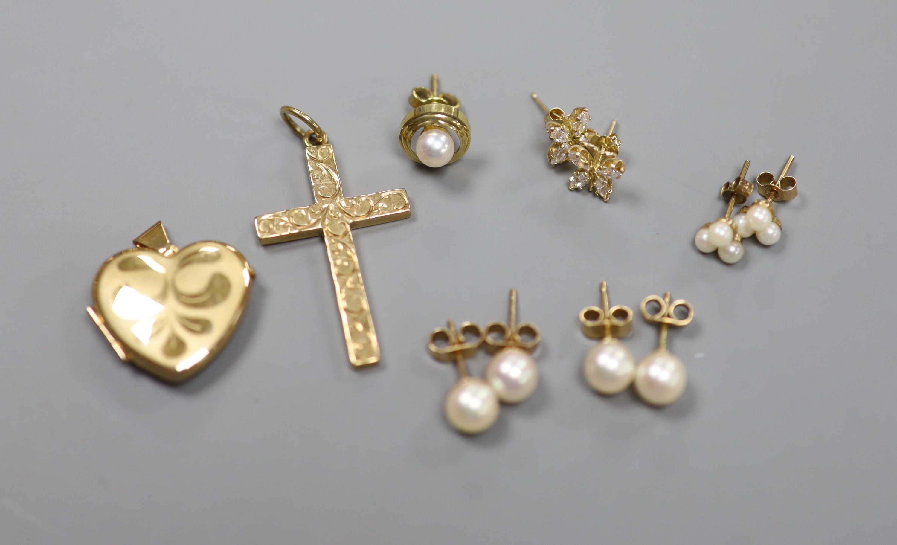 A 9ct gold cross pendant, three pairs of 9ct ear studs, one odd ear stud and a 9ct gold heart pendant